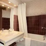 Adret Hotel 3*