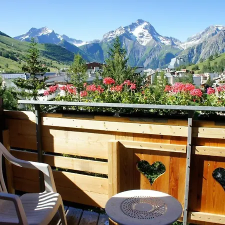 Adret Hotel 3*