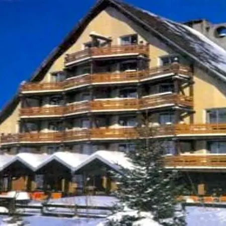 Adret Hotel 3*