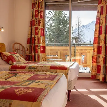 Adret ホテル レ・デュー・アルプ